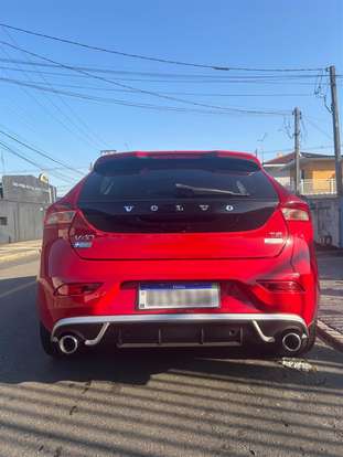 VOLVO-V40-2015
