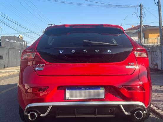 VOLVO-V40-2.0 T5 R DESIGN TURBO GASOLINA 4P AUTOMÁTICO VOLVO-V40-2015