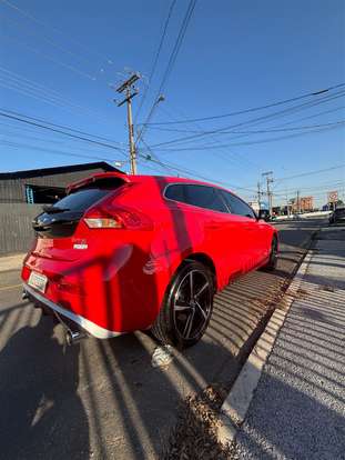 VOLVO-V40-2015