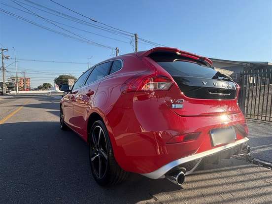 VOLVO-V40-2.0 T5 R DESIGN TURBO GASOLINA 4P AUTOMÁTICO VOLVO-V40-2015