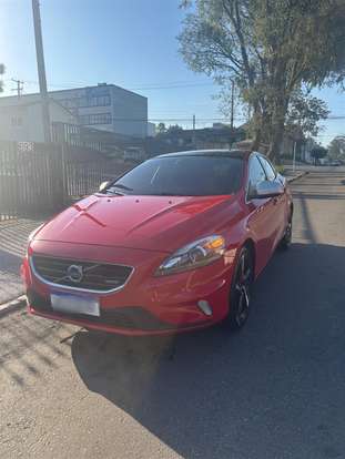 VOLVO-V40-2015
