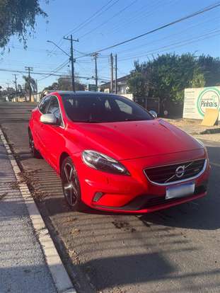 VOLVO-V40-2015