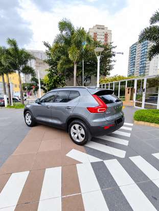 VOLVO-XC40-2019