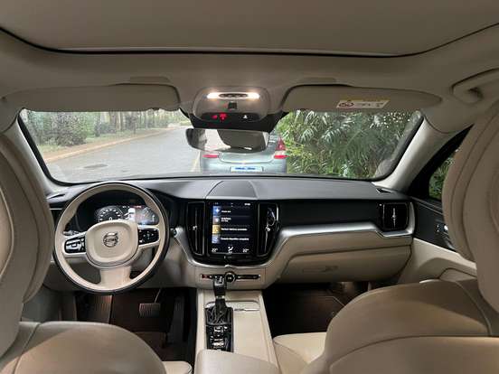 VOLVO-XC60-2.0 T5 GASOLINA MOMENTUM AWD GEARTRONIC VOLVO-XC60-2018