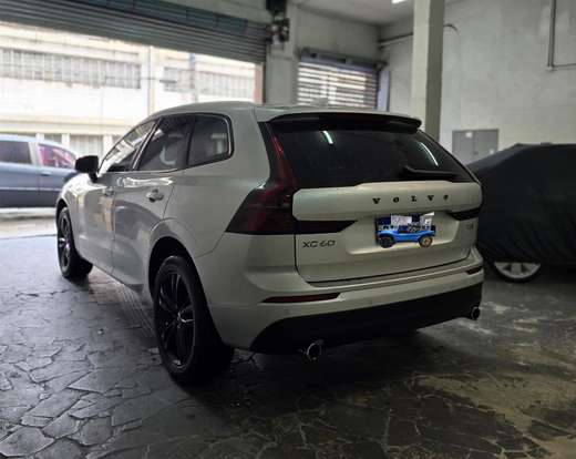 VOLVO-XC60-2.0 T8 HYBRID MOMENTUM AWD GEARTRONIC VOLVO-XC60-2020