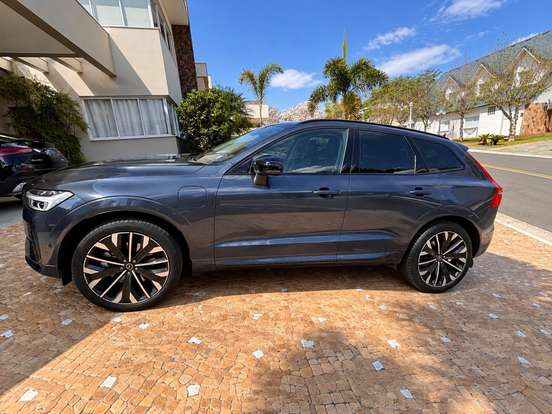 VOLVO-XC60-2025