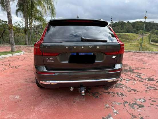 VOLVO-XC60-2021