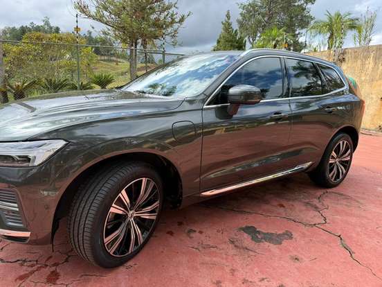 VOLVO-XC60-2021
