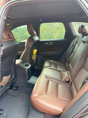 VOLVO-XC60-2021