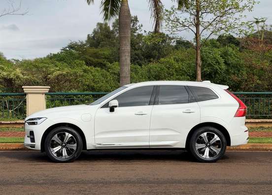 VOLVO-XC60-2023
