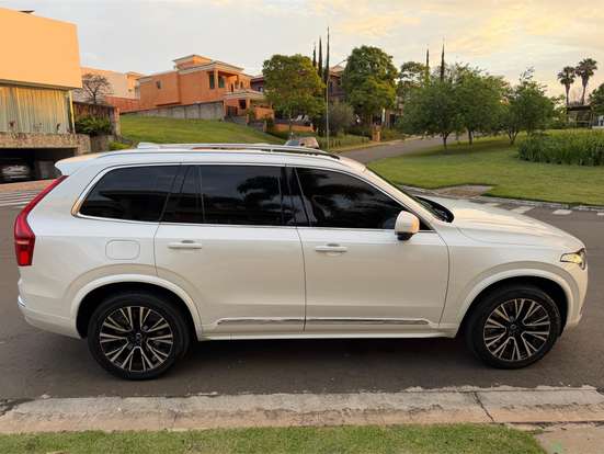 VOLVO-XC90-2022