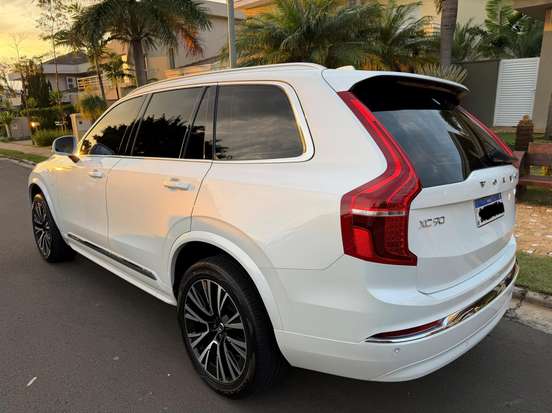 VOLVO-XC90-2022