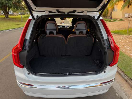 VOLVO-XC90-2022