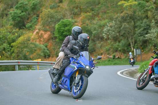 YAMAHA-YZF R3 ABS CONNECTED YAMAHA-YZF R3 ABS CONNECTED-2025
