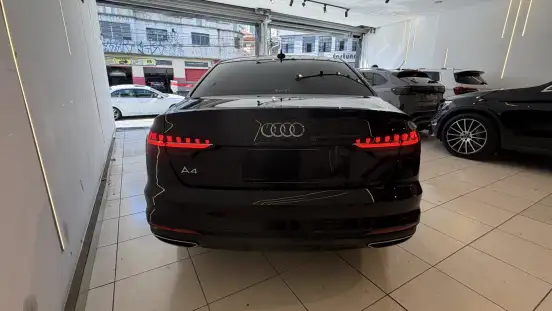 AUDI-A4-2023