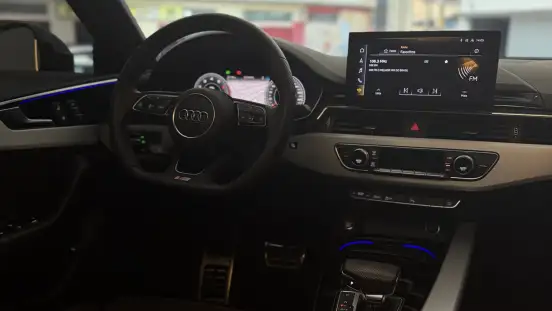 AUDI-A4-2023