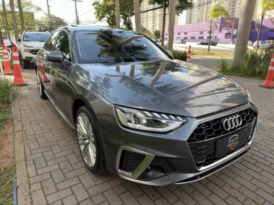 AUDI-A4-2022