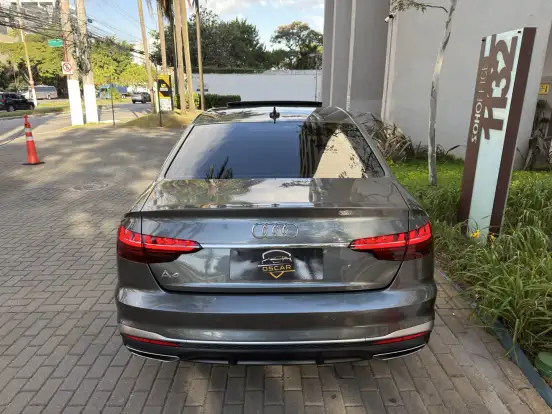 AUDI-A4-2022
