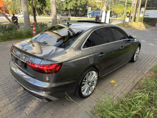 AUDI-A4-2022