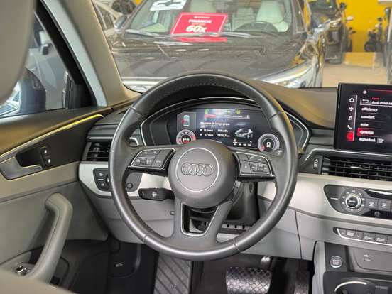AUDI-A4-2022