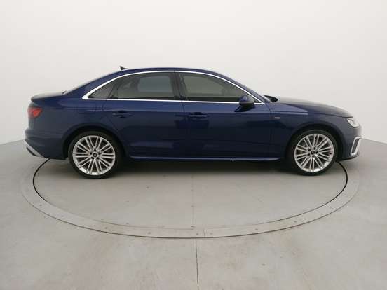 AUDI-A4-2022