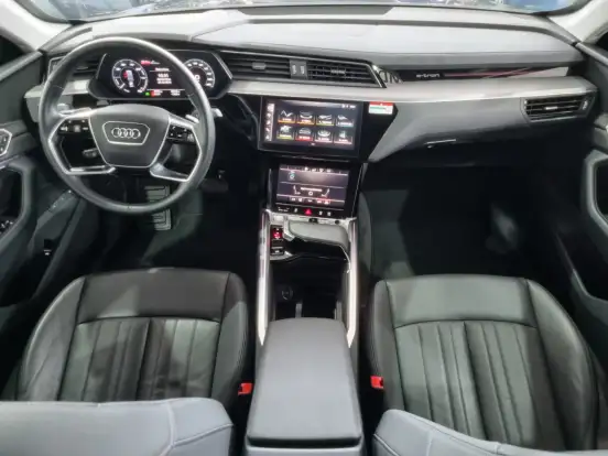 AUDI-E-TRON-2020