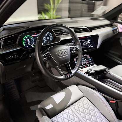 AUDI-E-TRON-2022