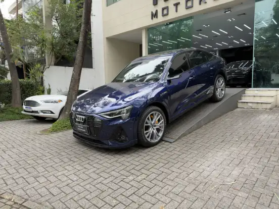 AUDI-E-TRON-2022