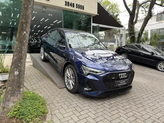 AUDI-E-TRON-2022