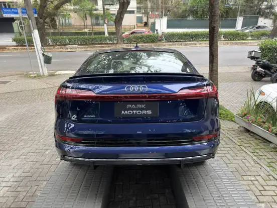 AUDI-E-TRON-2022