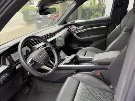 AUDI-E-TRON-2022