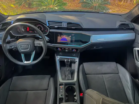 AUDI-Q3-2022
