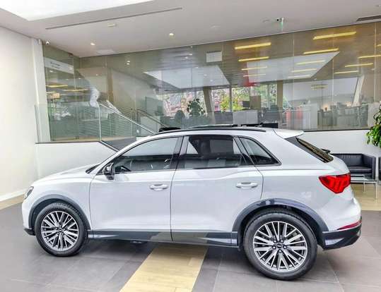 AUDI-Q3-2021