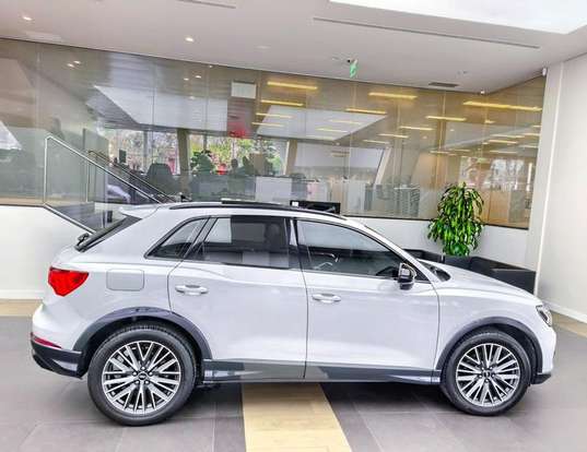 AUDI-Q3-2021