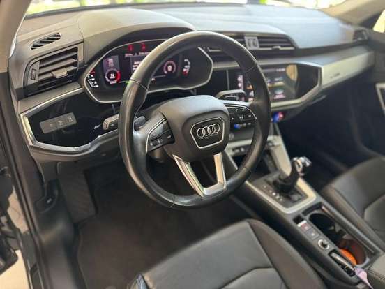 AUDI-Q3-2021