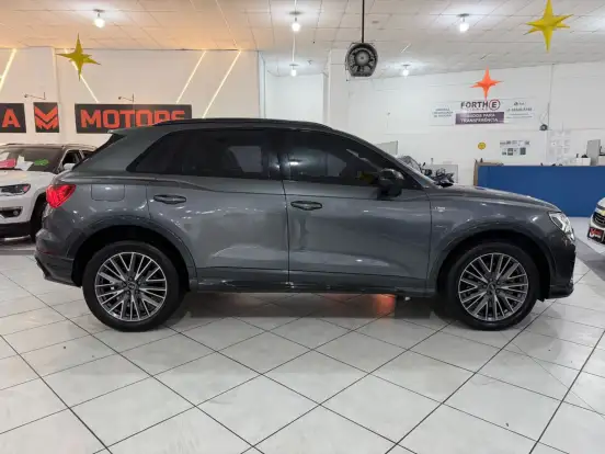 AUDI-Q3-2022