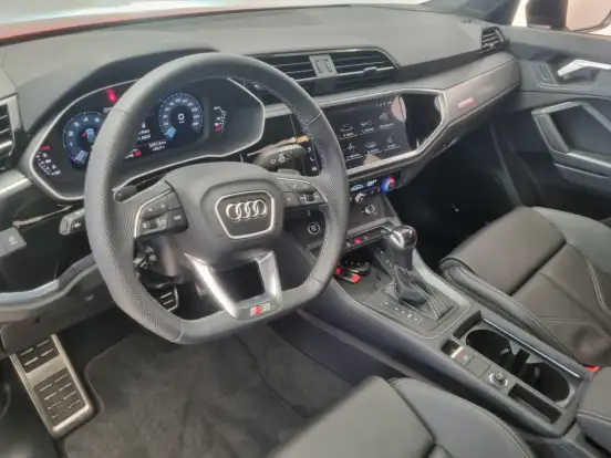AUDI-Q3-2024