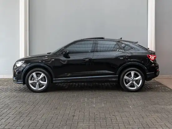 AUDI-Q3-2022
