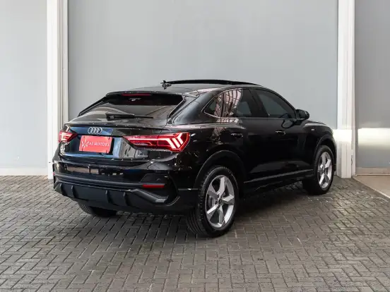 AUDI-Q3-2022