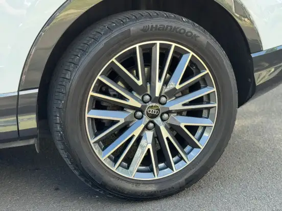 AUDI-Q3-2024