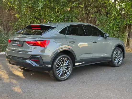 AUDI-Q3-2024