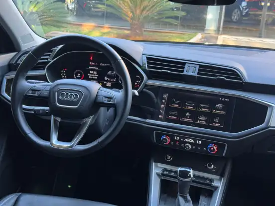 AUDI-Q3-2024