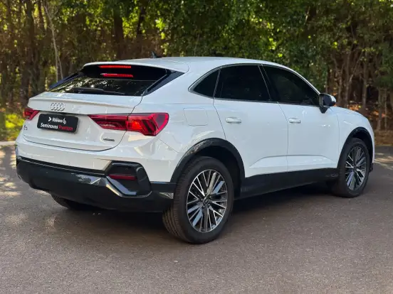AUDI-Q3-2024