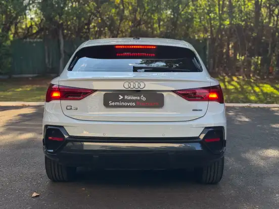AUDI-Q3-2024