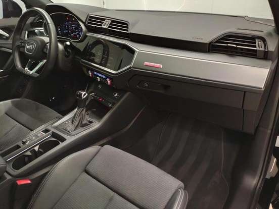 AUDI-Q3-2023