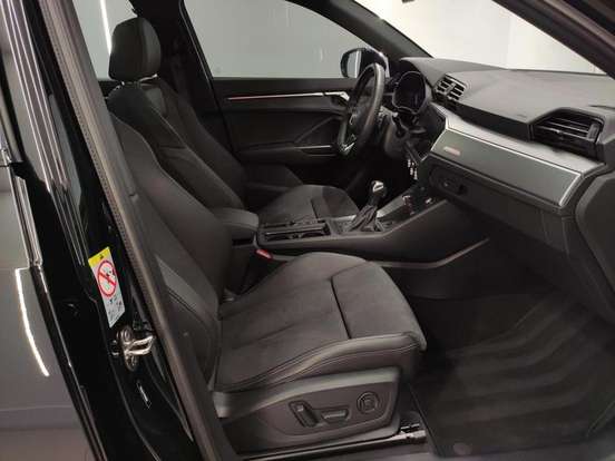 AUDI-Q3-2023
