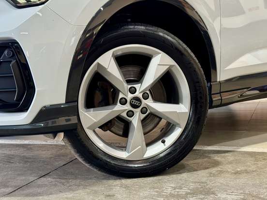 AUDI-Q3-2022