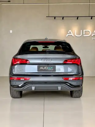 AUDI-Q5-2021