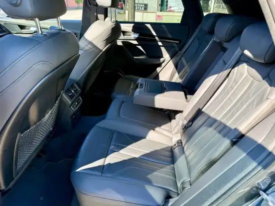 AUDI-Q5-2021