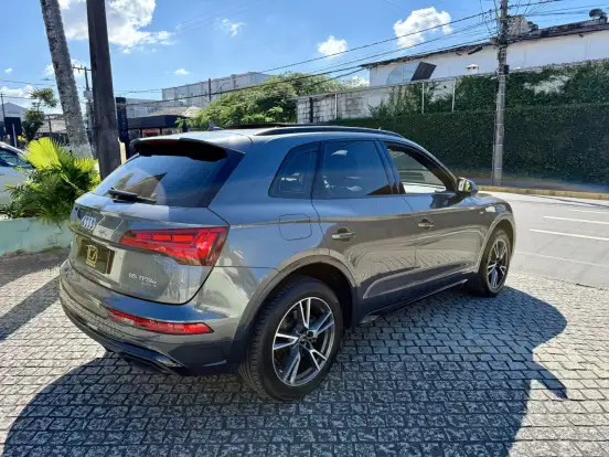 AUDI-Q5-2021